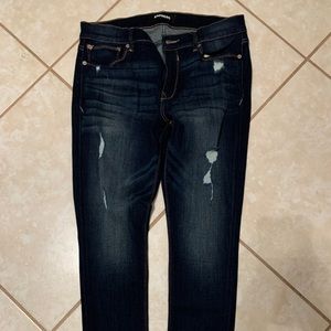 Distressed legging jeans